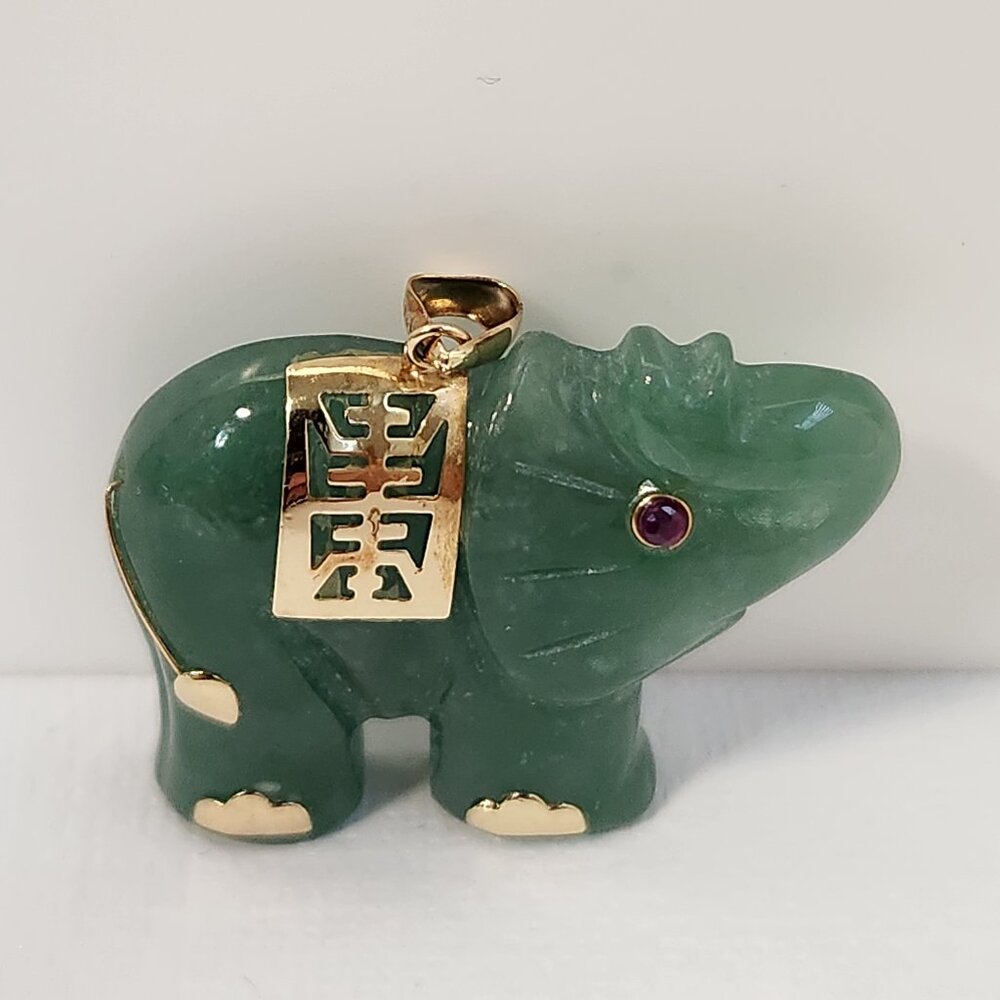 Fluffy 14K Gold Ruby Eye Carved Genuine Jade Elephant Pendant 80s Original